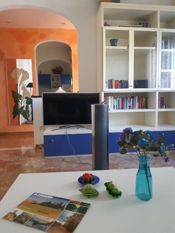 L'Isola Felice Appartement Cecina  Buitenkant foto
